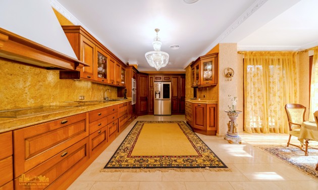 Resale - Villa - Altea