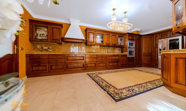 Resale - Villa - Altea
