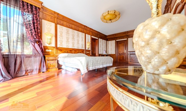 Resale - Villa - Altea