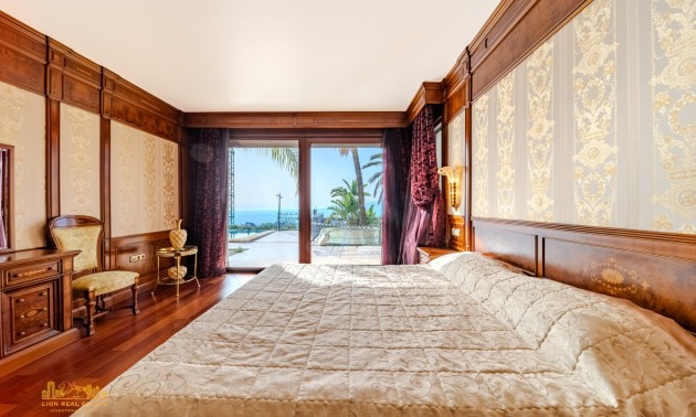 Resale - Villa - Altea