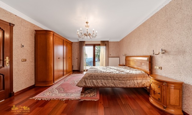 Resale - Villa - Altea