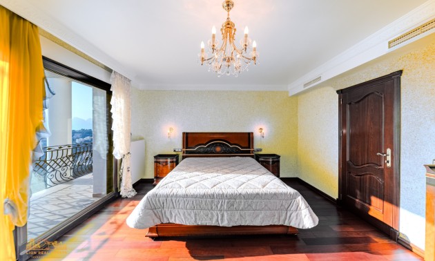 Resale - Villa - Altea