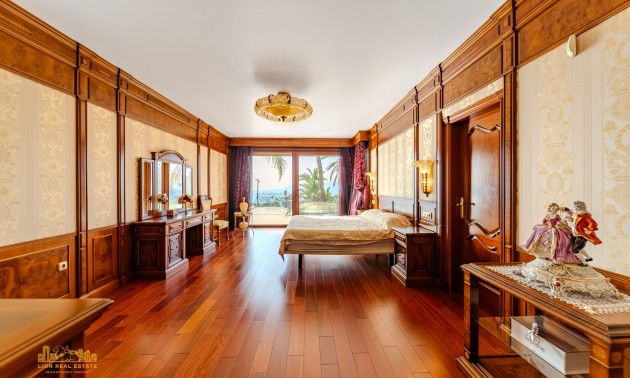 Resale - Villa - Altea