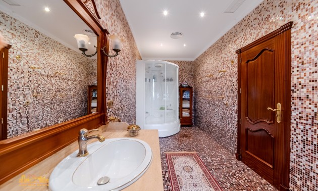 Resale - Villa - Altea