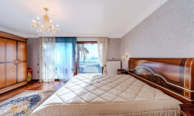 Resale - Villa - Altea
