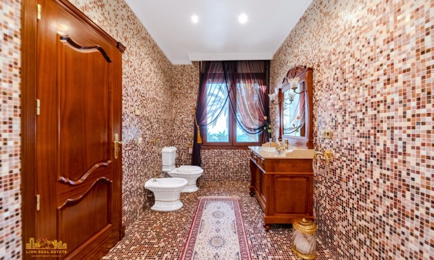 Resale - Villa - Altea