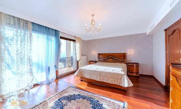 Resale - Villa - Altea