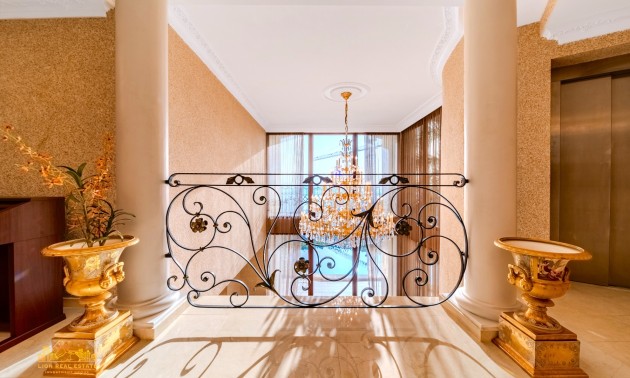 Resale - Villa - Altea