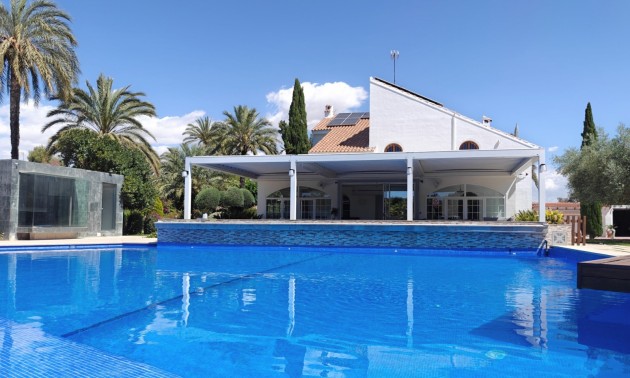 Resale - Villa - Elche