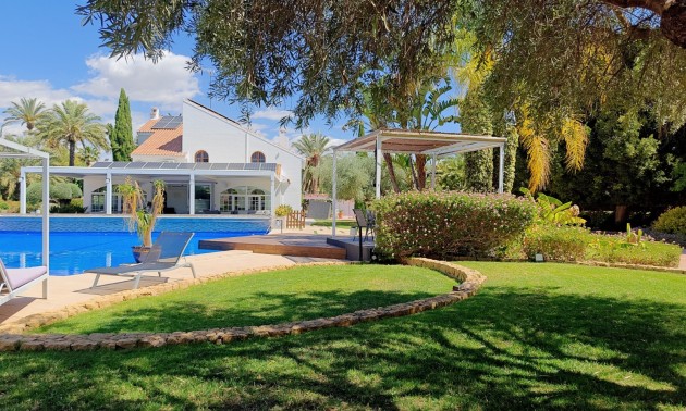 Resale - Villa - Elche