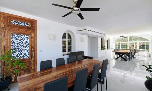 Resale - Villa - Elche
