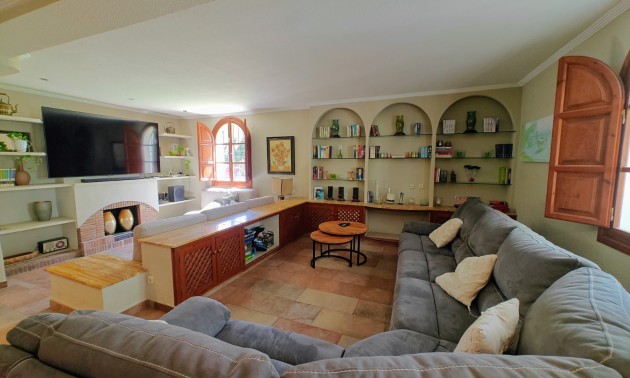 Resale - Villa - Elche