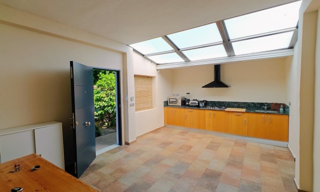 Resale - Villa - Elche