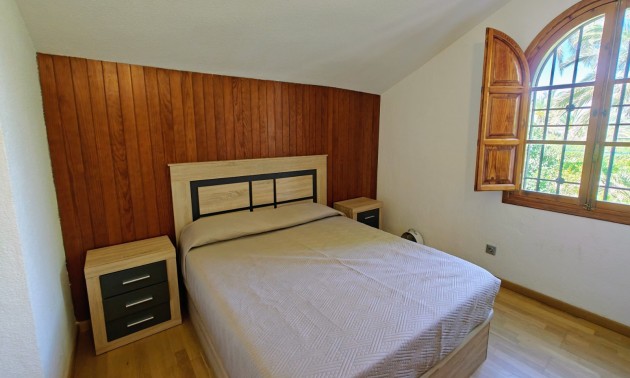 Resale - Villa - Elche