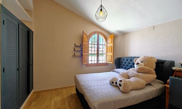 Resale - Villa - Elche