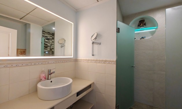 Resale - Villa - Elche