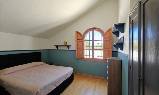 Resale - Villa - Elche