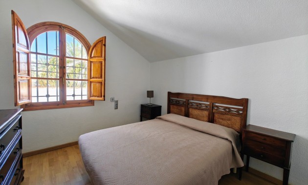 Resale - Villa - Elche