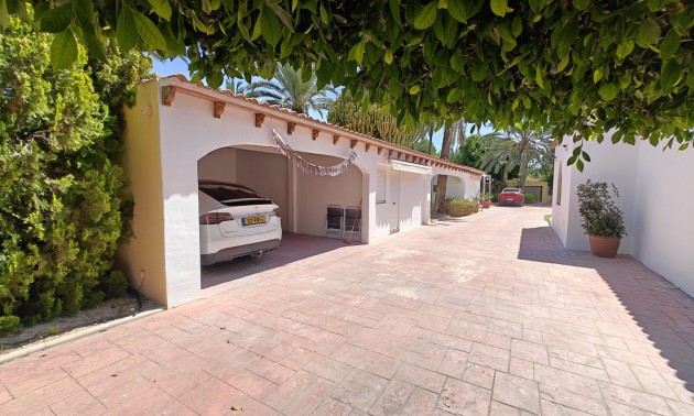 Resale - Villa - Elche