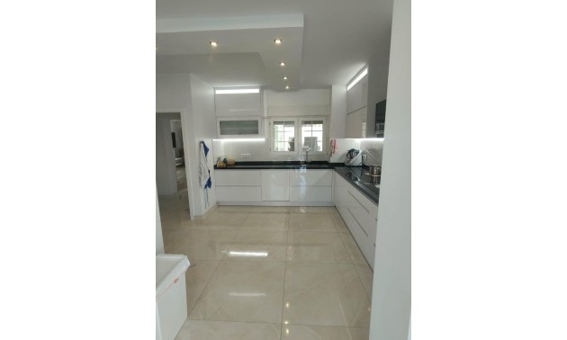 Herverkoop - Villa - Orihuela Costa - La Zenia