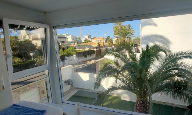 Herverkoop - Villa - Orihuela Costa - La Zenia