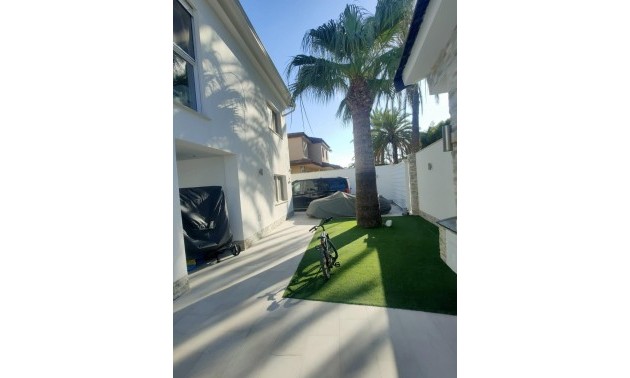 Herverkoop - Villa - Orihuela Costa - La Zenia