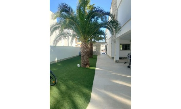 Herverkoop - Villa - Orihuela Costa - La Zenia