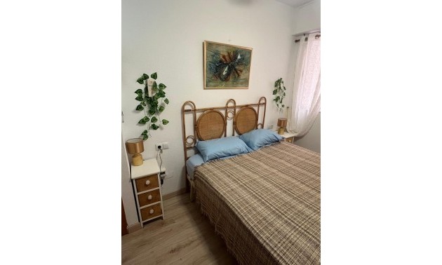 Herverkoop - Apartment - Torrevieja - Playa del Cura
