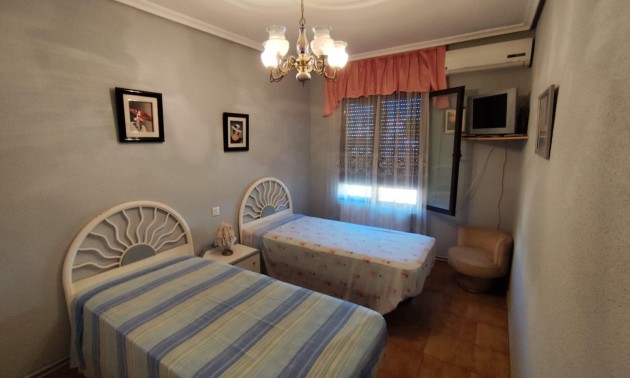 Herverkoop - Villa - Torrevieja - Center