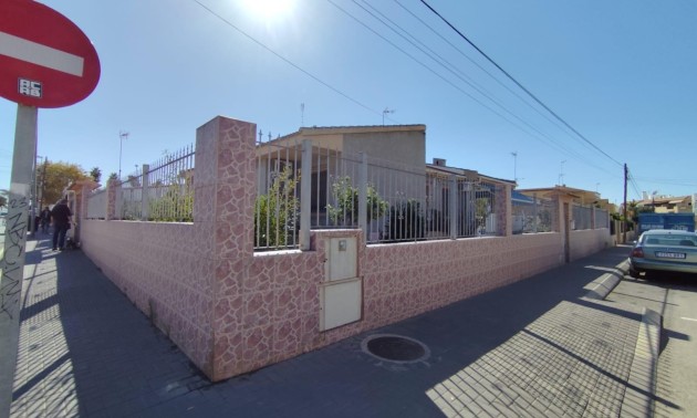 Herverkoop - Villa - Torrevieja - Center