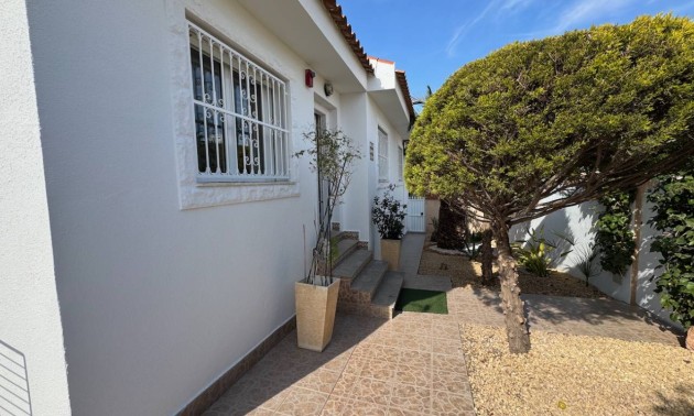 Resale - Villa - Benijofar