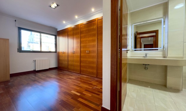 Herverkoop - Apartment - Elche - Porcelanosa