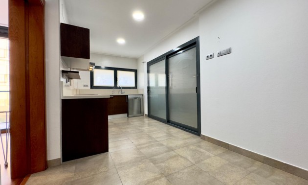 Herverkoop - Apartment - Elche - Porcelanosa