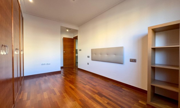 Herverkoop - Apartment - Elche - Porcelanosa
