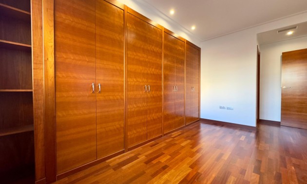 Herverkoop - Apartment - Elche - Porcelanosa
