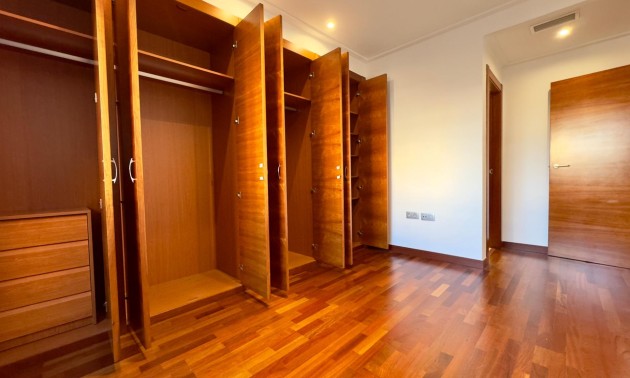 Herverkoop - Apartment - Elche - Porcelanosa