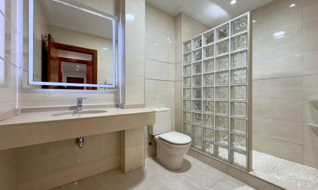 Herverkoop - Apartment - Elche - Porcelanosa