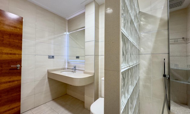 Herverkoop - Apartment - Elche - Porcelanosa