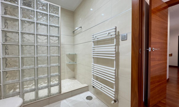 Herverkoop - Apartment - Elche - Porcelanosa