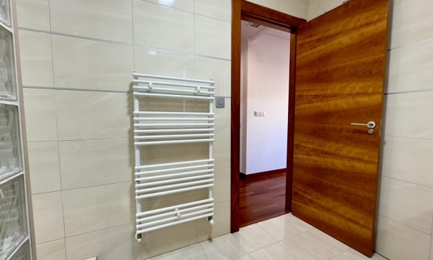 Herverkoop - Apartment - Elche - Porcelanosa