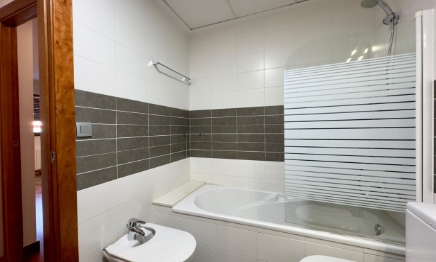 Herverkoop - Apartment - Elche - Porcelanosa