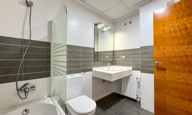 Herverkoop - Apartment - Elche - Porcelanosa