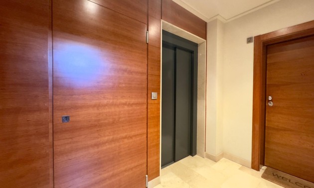 Herverkoop - Apartment - Elche - Porcelanosa