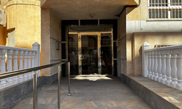 Revente - Commercial - Punta Prima