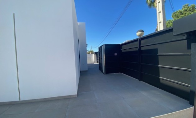 Resale - Villa - Los Balcones - Los Altos del Edén - Los Altos