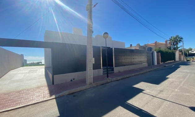 Resale - Villa - Los Balcones - Los Altos del Edén - Los Altos