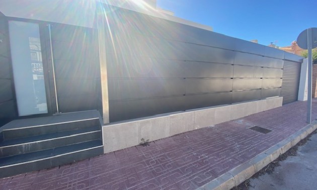 Resale - Villa - Los Balcones - Los Altos del Edén - Los Altos