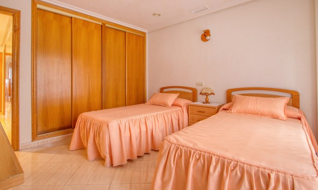 Herverkoop - Apartment - Torrevieja - Playa del Cura