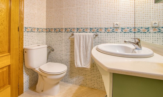 Herverkoop - Apartment - Torrevieja - Playa del Cura