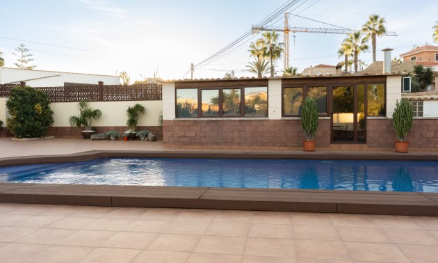 Herverkoop - Villa - Torrevieja - Los Balcones